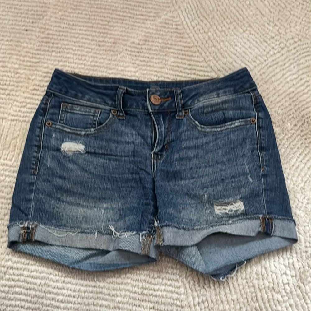 American Eagle Super stretch distressed Jean shorts Sz 4